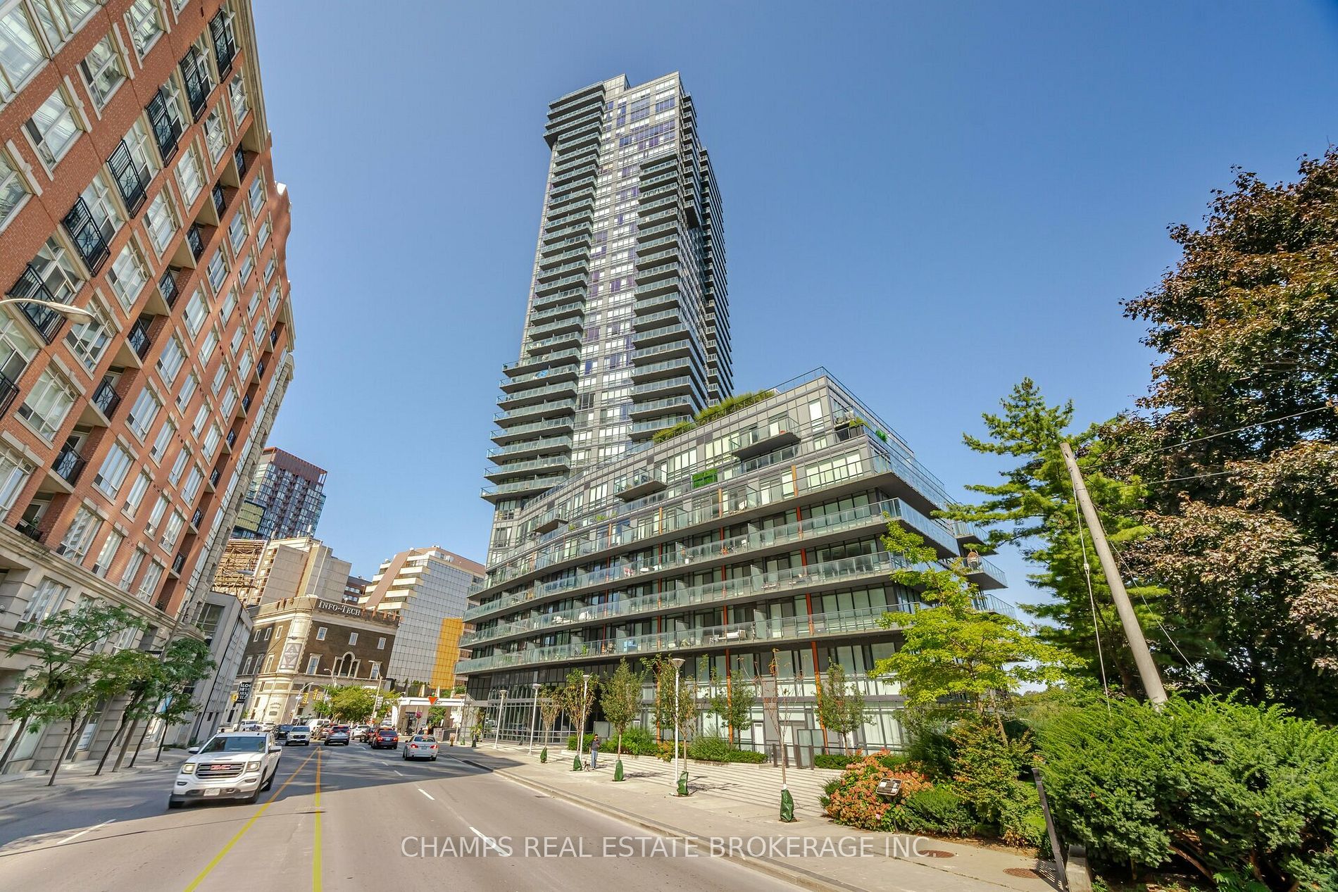 105 - 825 Church St, Toronto, M4W 3Z4