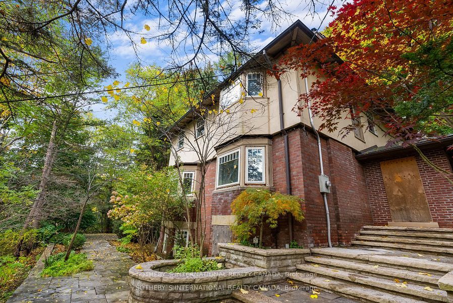 56 Roxborough Dr, Toronto, M4W 1X1