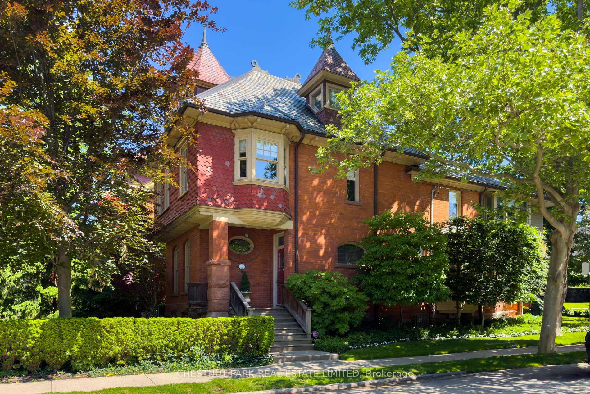 1 Hawthorn Ave, Toronto, M4W 2Z1