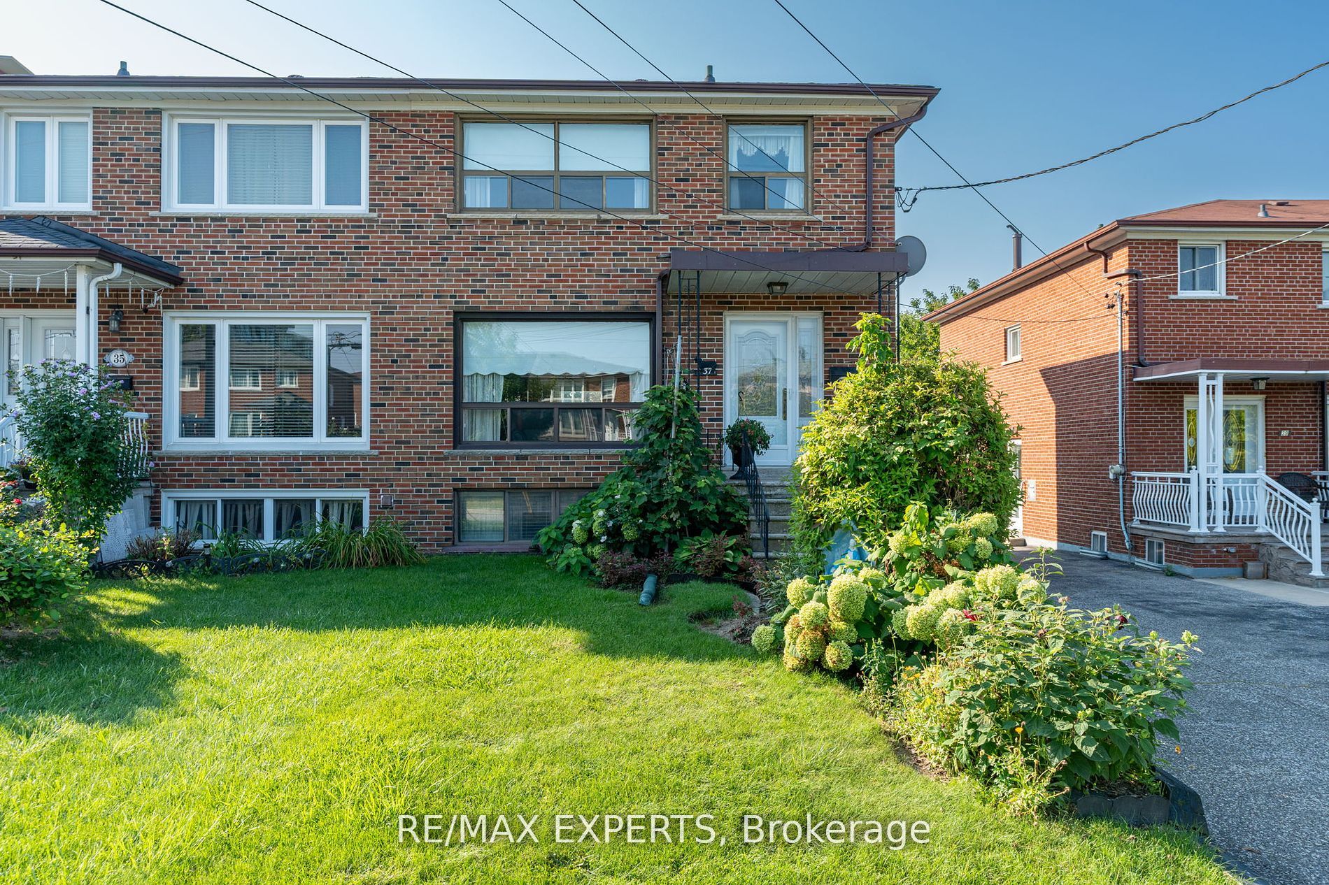 37 Donofree Rd, Toronto, M6L 2P4