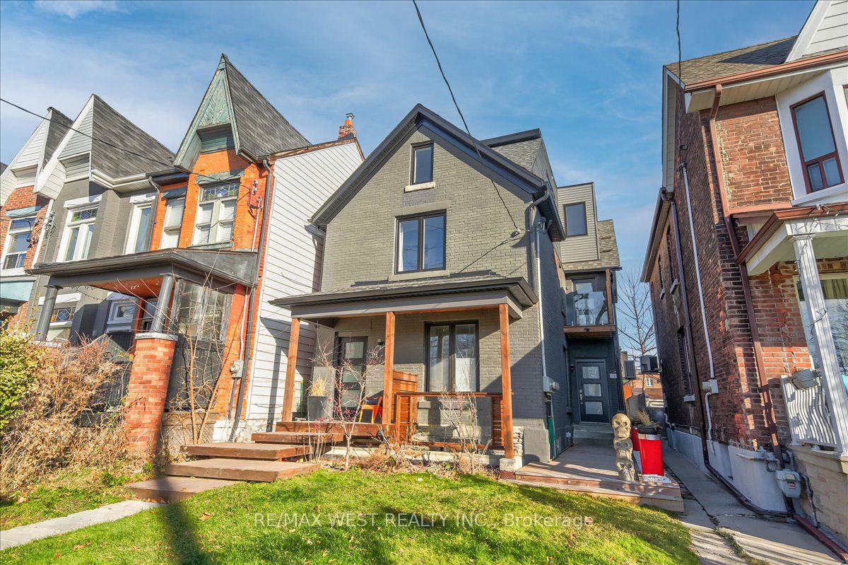 33 Edwin Ave, Toronto, M6P 3Z5