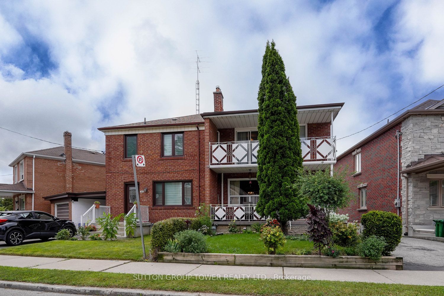 25 Holmesdale Cres, Toronto, M6G 1Y3