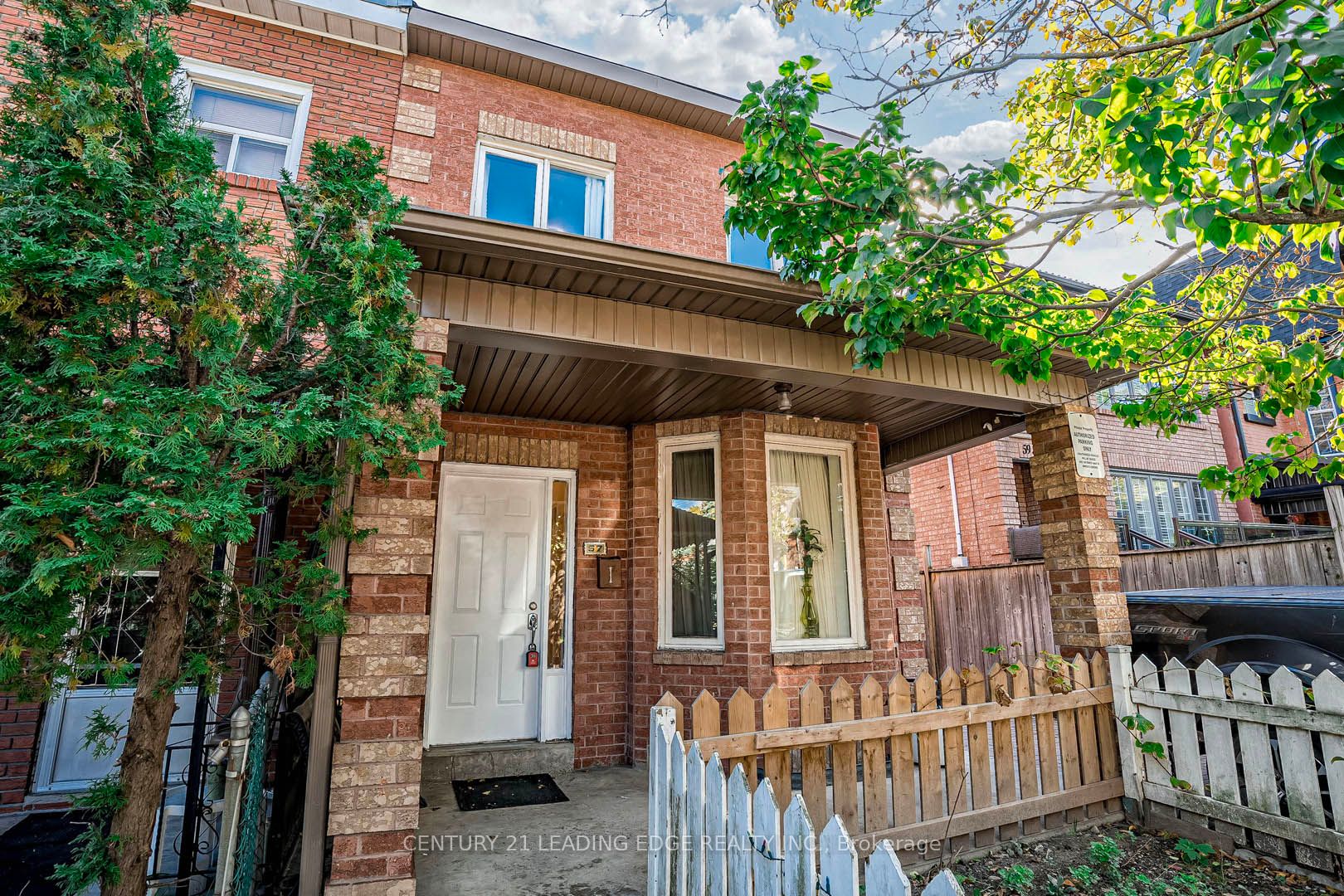 57 Shanly St, Toronto, M6H 1S4